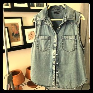 Denim sleeveless shirt